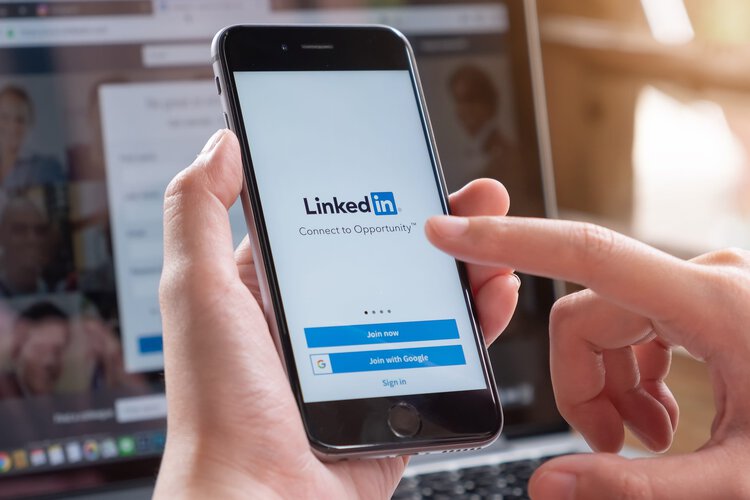 LinkedIn Website geöffnet über Smartphone